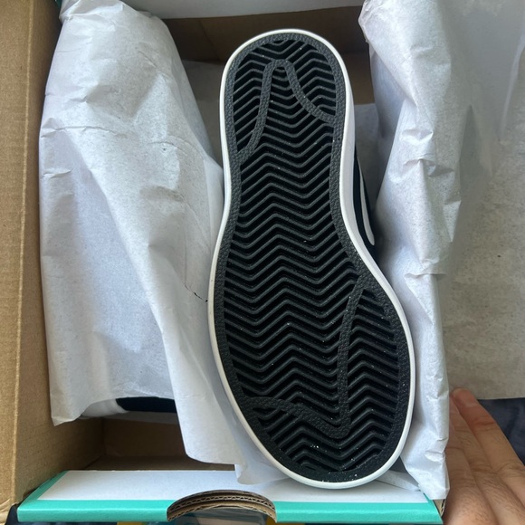 Nike sb skater shoes for kids size 11C. Retails $50 brand new never worn. - Picture 3 of 5